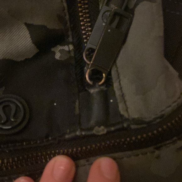 Lululemon city adventure backpack 17L - Picture 16 of 16
